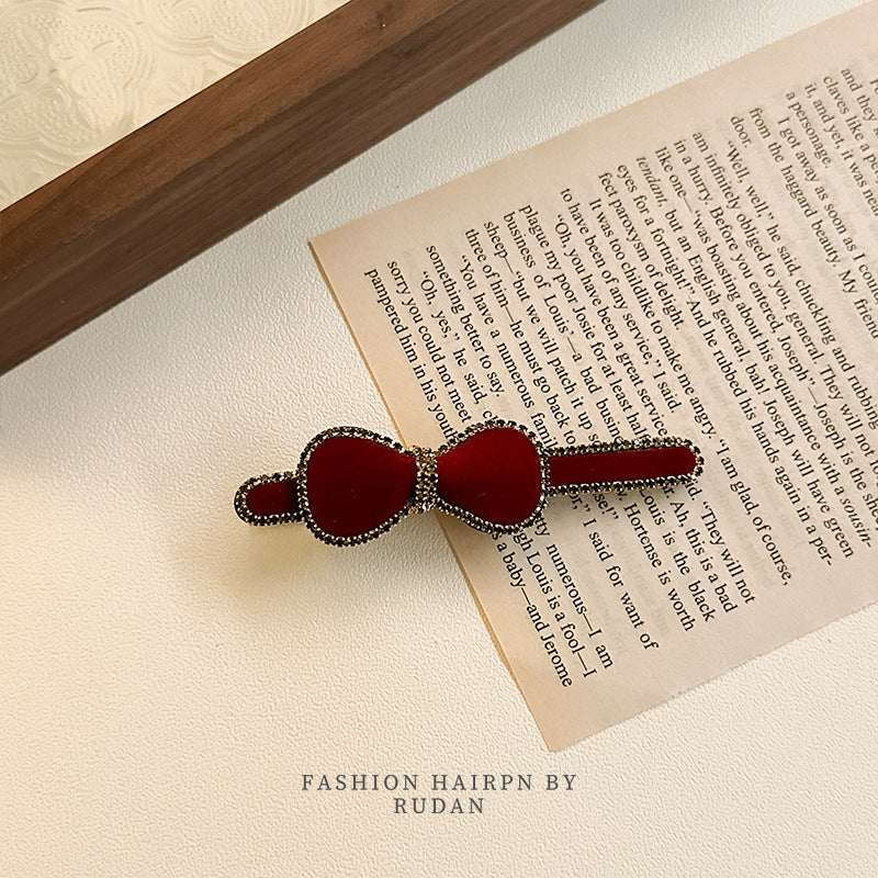 Wholesale of Four Leaf Grass Velvet Hair Clips and Accessories