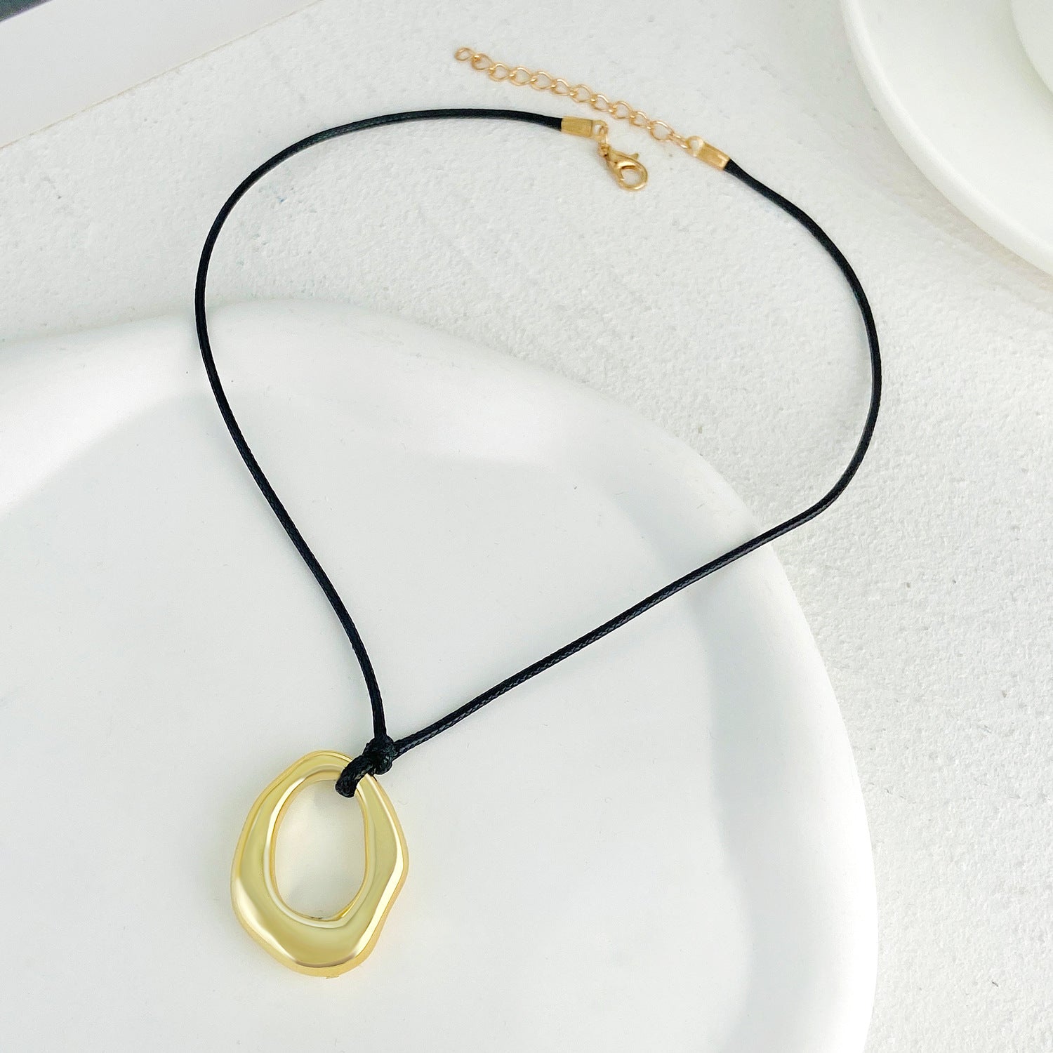 Wholesale Heart-shaped hollow pendant necklace