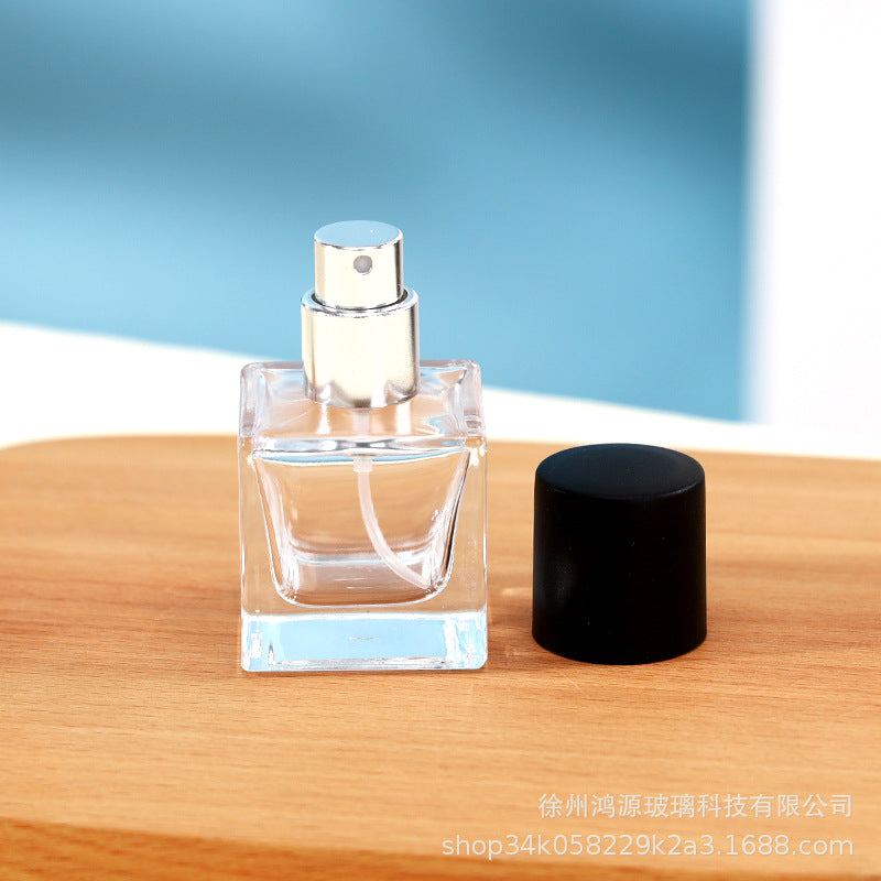 Wholesale wholesale perfume Spray bottle bayonet square mini cosmetic sub-bottle 18ml spray glass empty bottle
