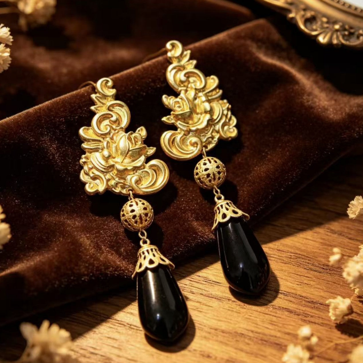 Wholesale Retro Chinese Chic Gold Auspicious Cloud Tassel Earrings Alloy Electroplated Fashion Accessory