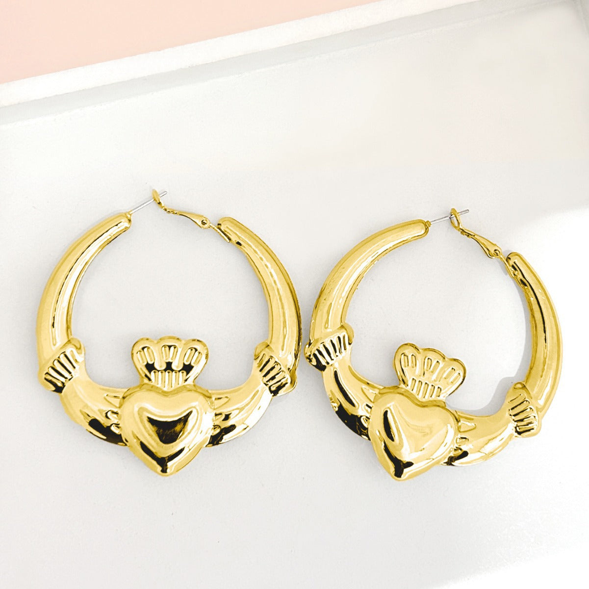 Wholesale Valentine's Day simple golden earrings love crown ring earrings holiday music festival earrings