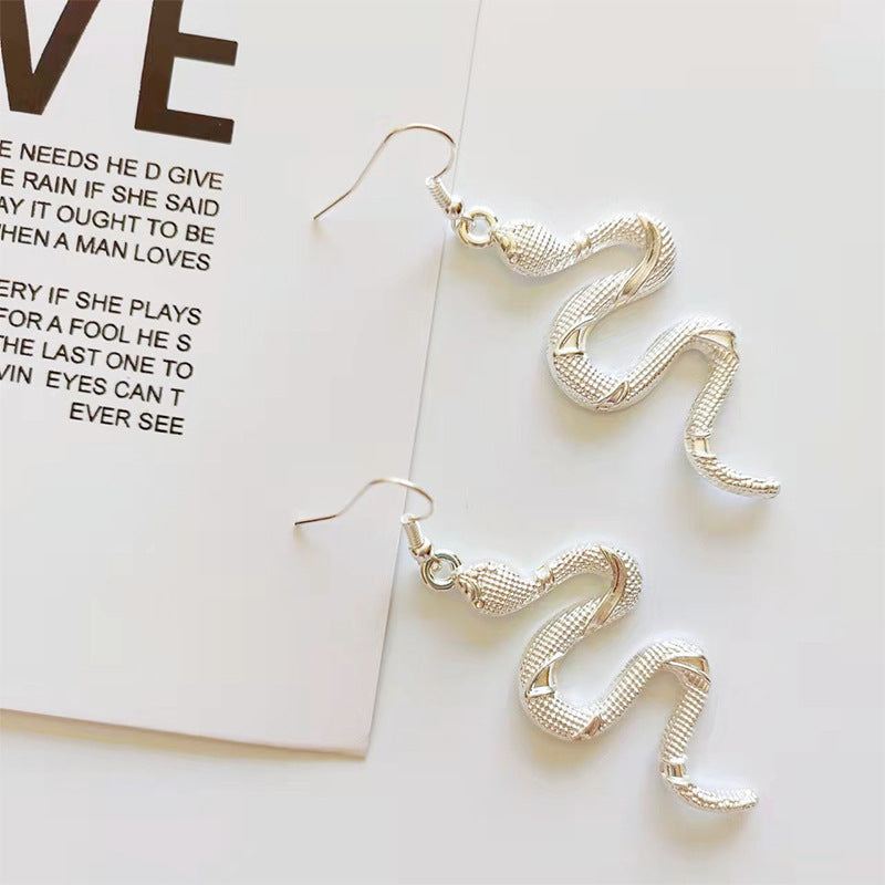 Wholesale snake element necklace  sweater chain ladies