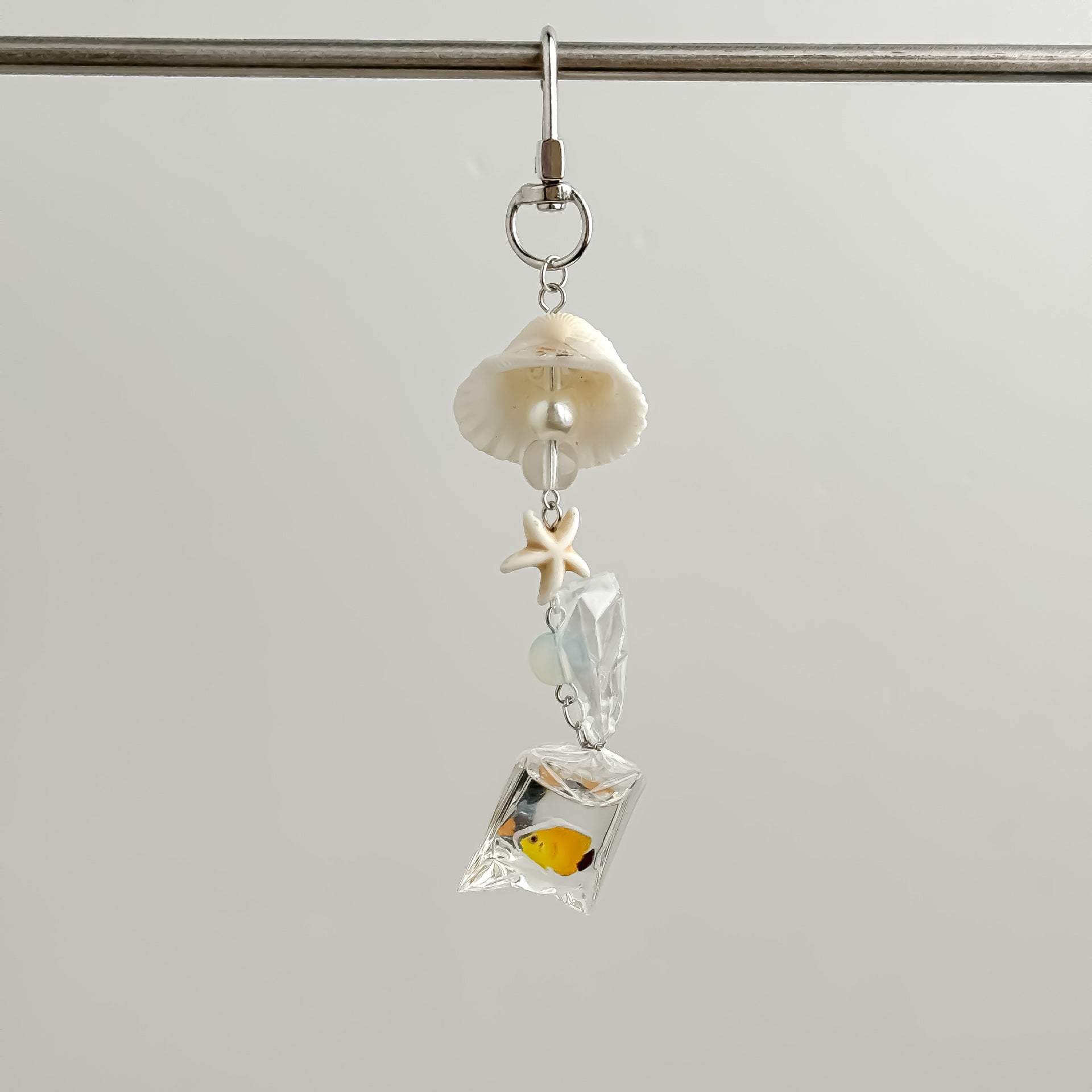 Wholesale Dot Color Original Marine Tropical Fish Cute Shell Keychain