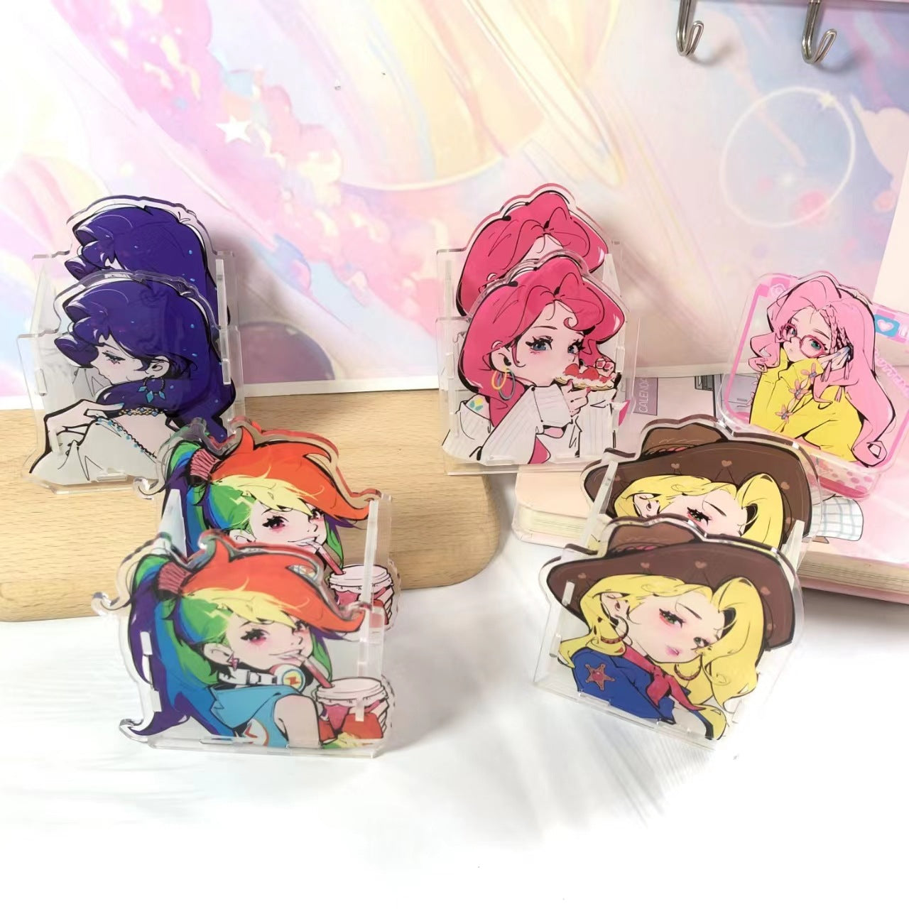 Wholesale  Creative Cute Cartoon Acrylic Pen Holder  OLY Exclusive