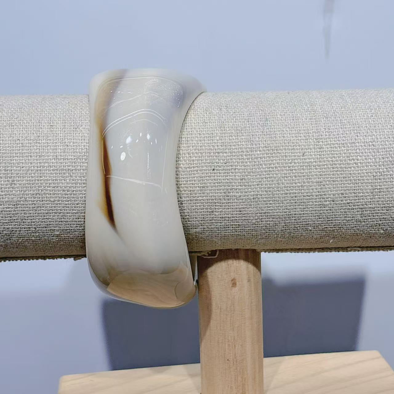 Wholesale Resin oval wide version geometric arc resin smudged coffee color bracelet spring and summer bracelet