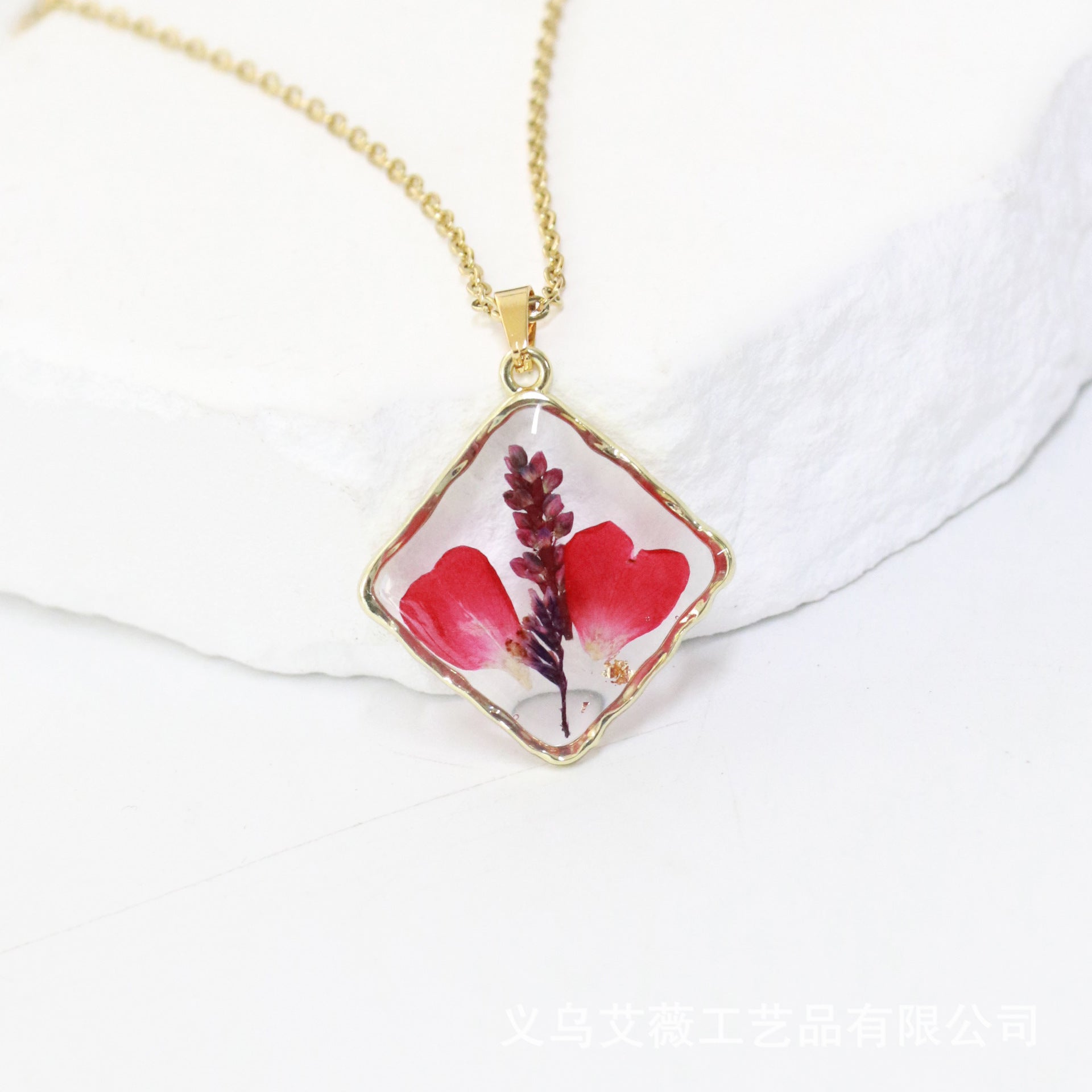 Wholesale 6pcs Natural Plant Specimen Real Flower Resin Dripping Glue Necklace