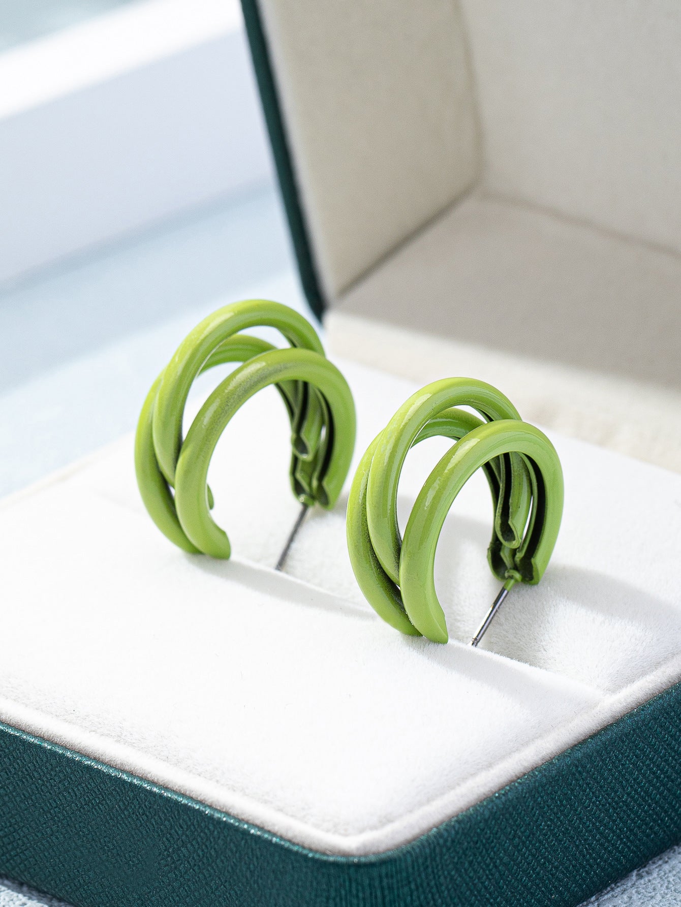 Wholesale Metal Cool Style C-shaped Diamond Studded Retro Style Earrings