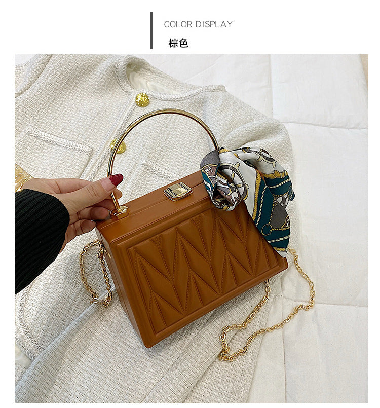 Wholesale Acrylic Hard Shell Diamond Patterned Steel Wire Chain Crossbody Box Handbag