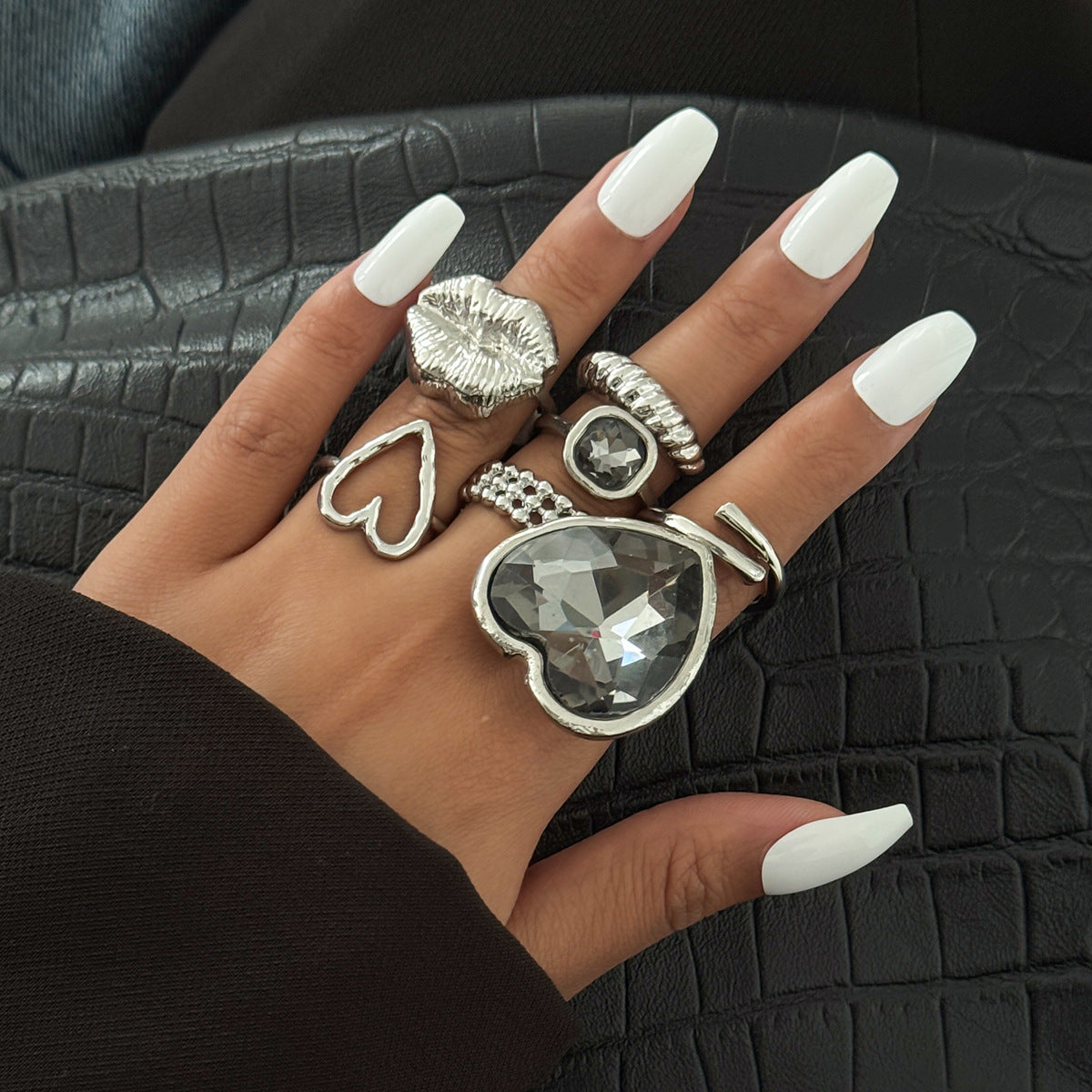 Wholesale Black Heart Acrylic Diamond Ring