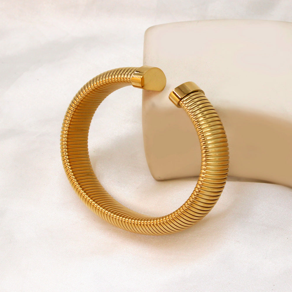 Wholesale Fashionable C-shaped Titanium Steel 18K Gold Open Bracelet