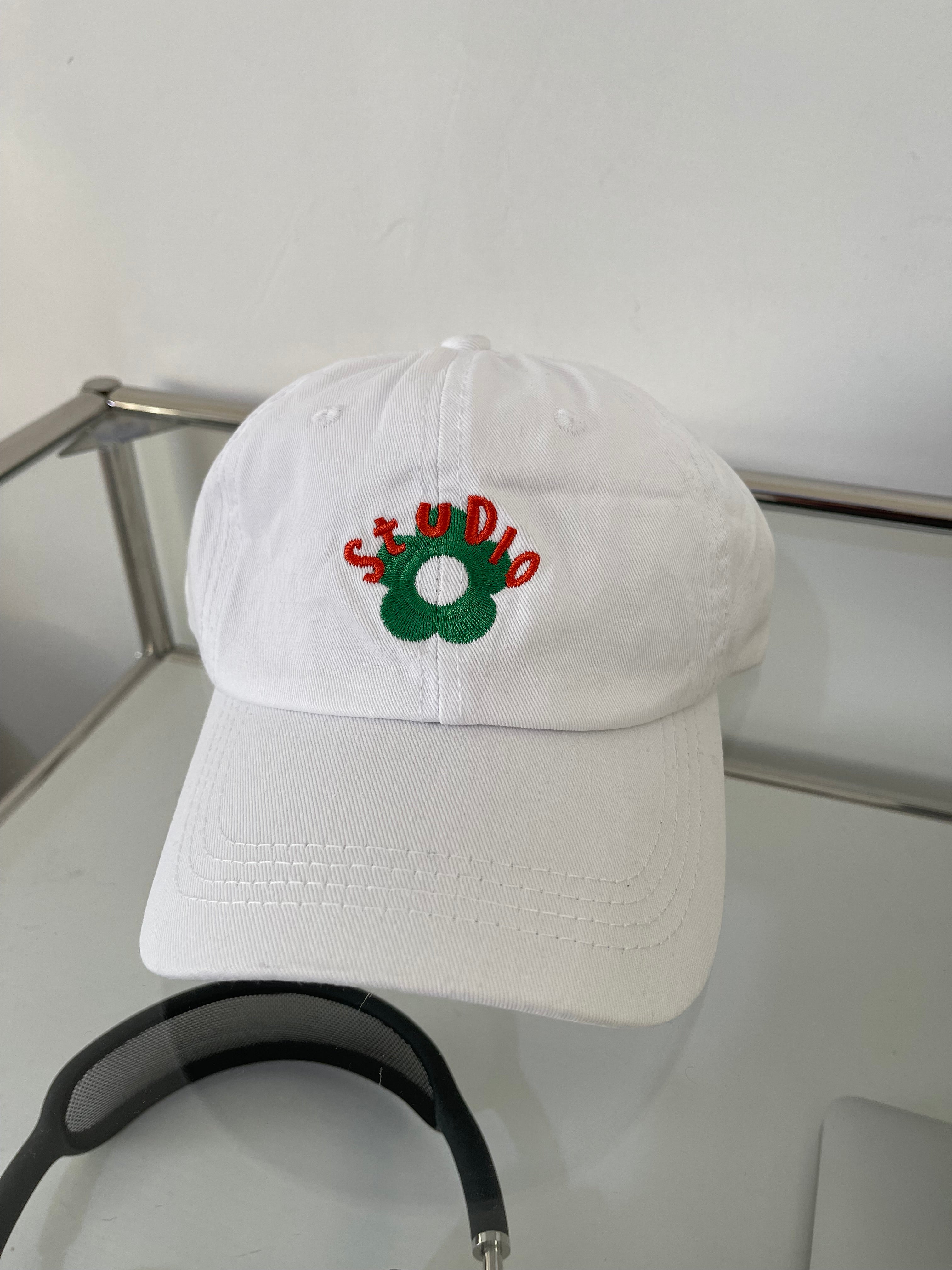 Wholesale Contrast Color Small Flower STUDIO Embroidery Soft Top Baseball Cap