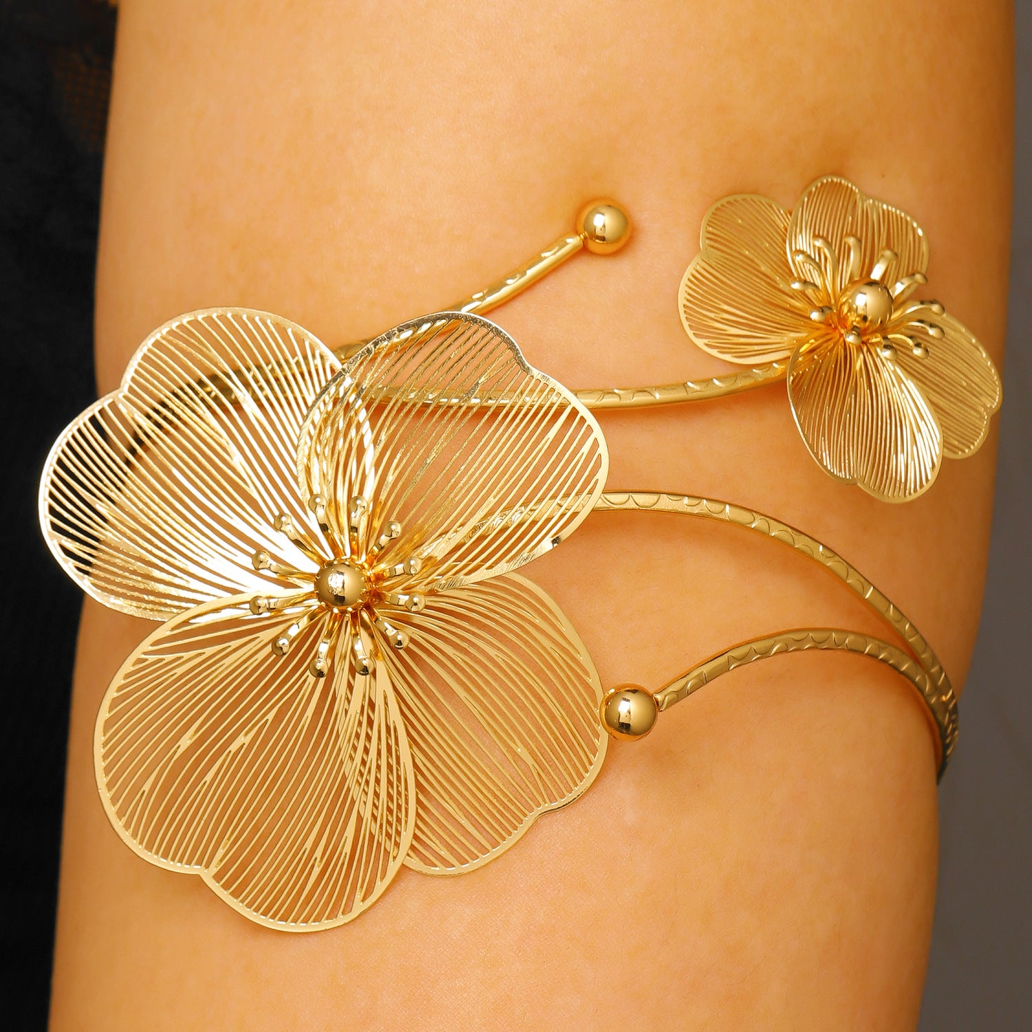 Wholesale Gold Butterfly Rhinestone Open Arm Cuff Metal Flower Hollow Design Fashion Jewelry Accessory Everyday Wear Gift Boutique Resale