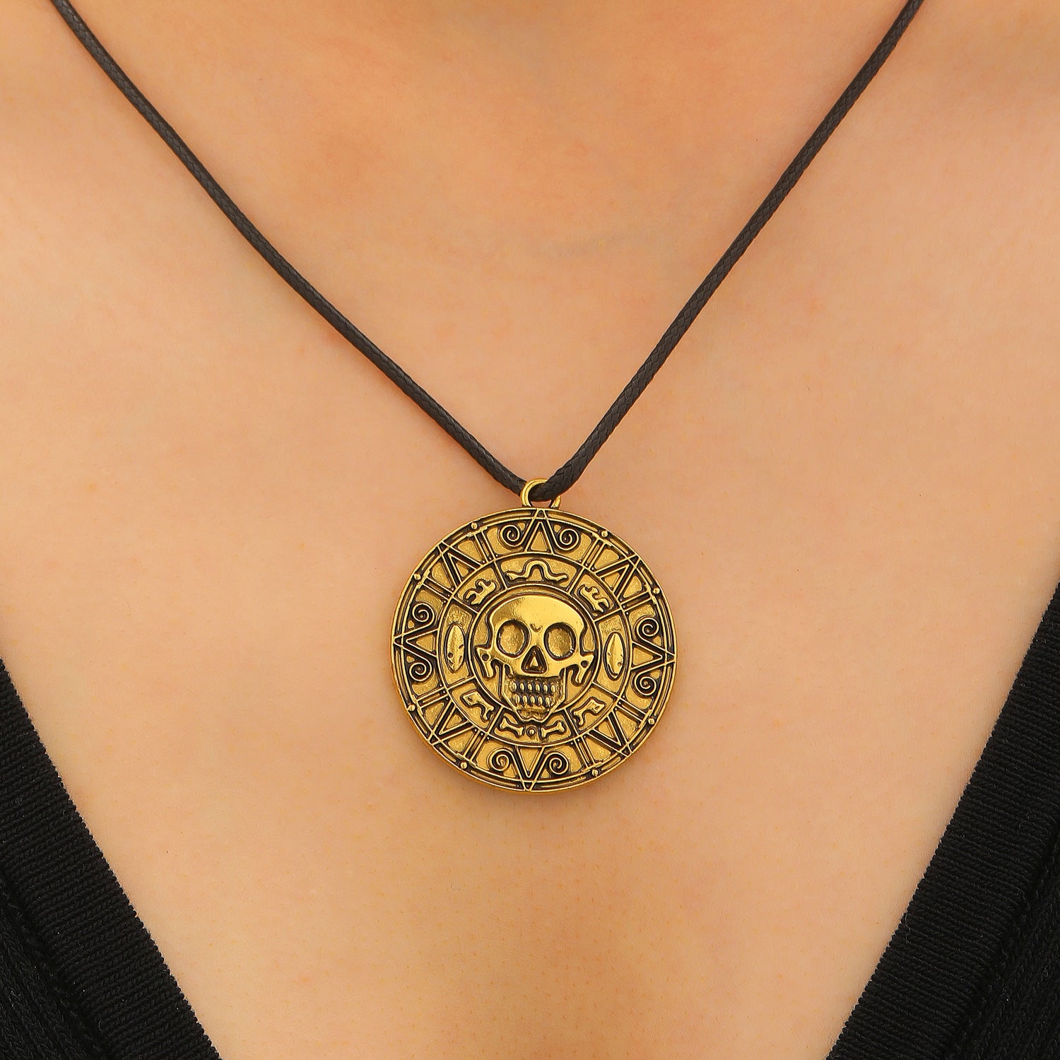Wholesale Movie Aztec Coin Skull Pendant Necklace Men S Chain Jewelry Fashion Accessory OLY Exclusive Gift