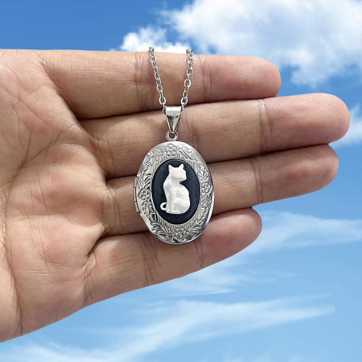 Wholesale  Gothic Elegant Simple Cat Pattern Pendant Necklace Oval Women's Jewelry Gift