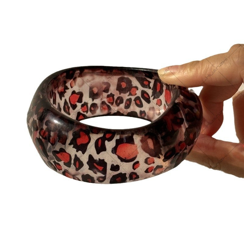 Wholesale  resin oval wide version geometric arc resin halo leopard bracelet