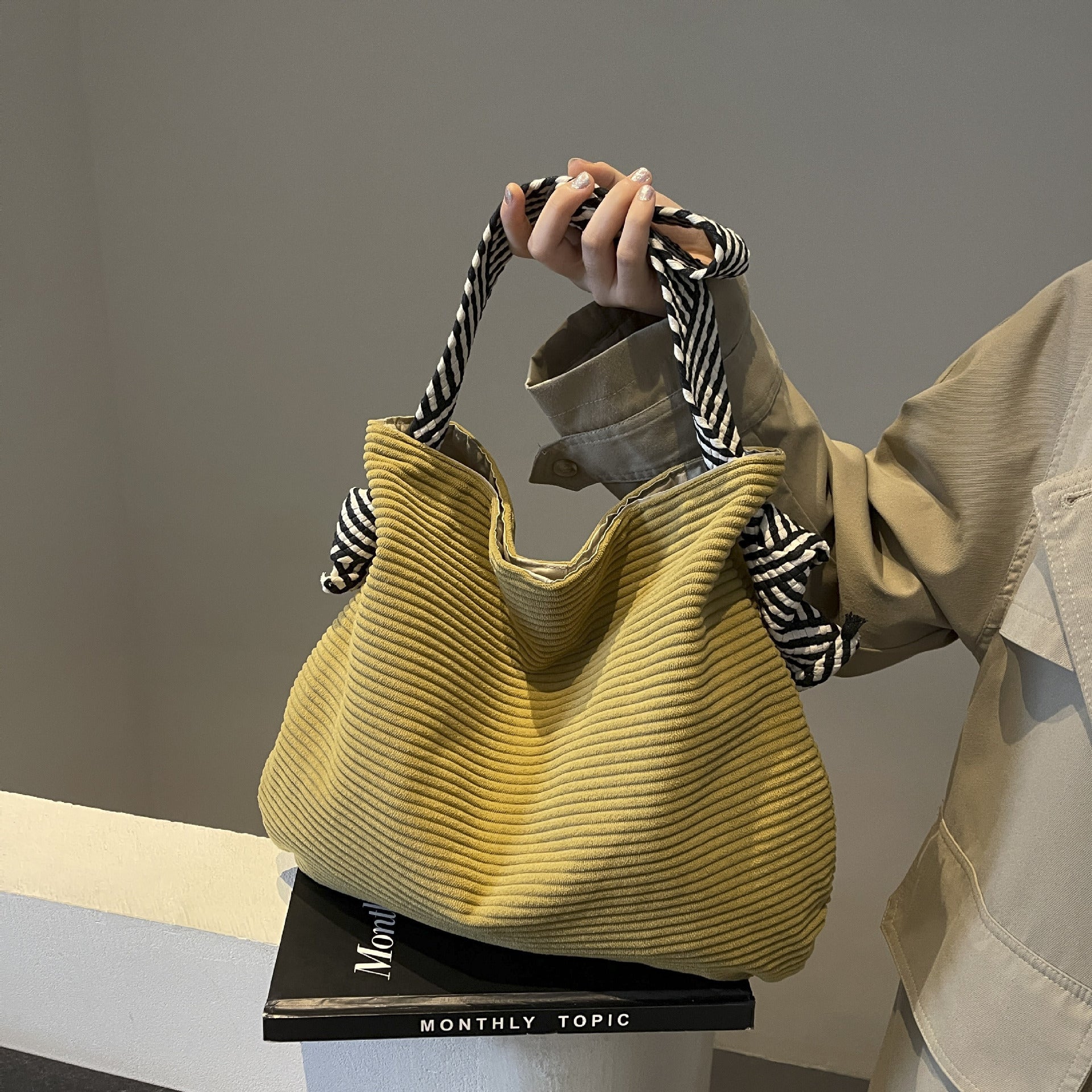 Wholesale Trendy Large Capacity Autumn/Winter Corduroy Premium Shoulder Bags