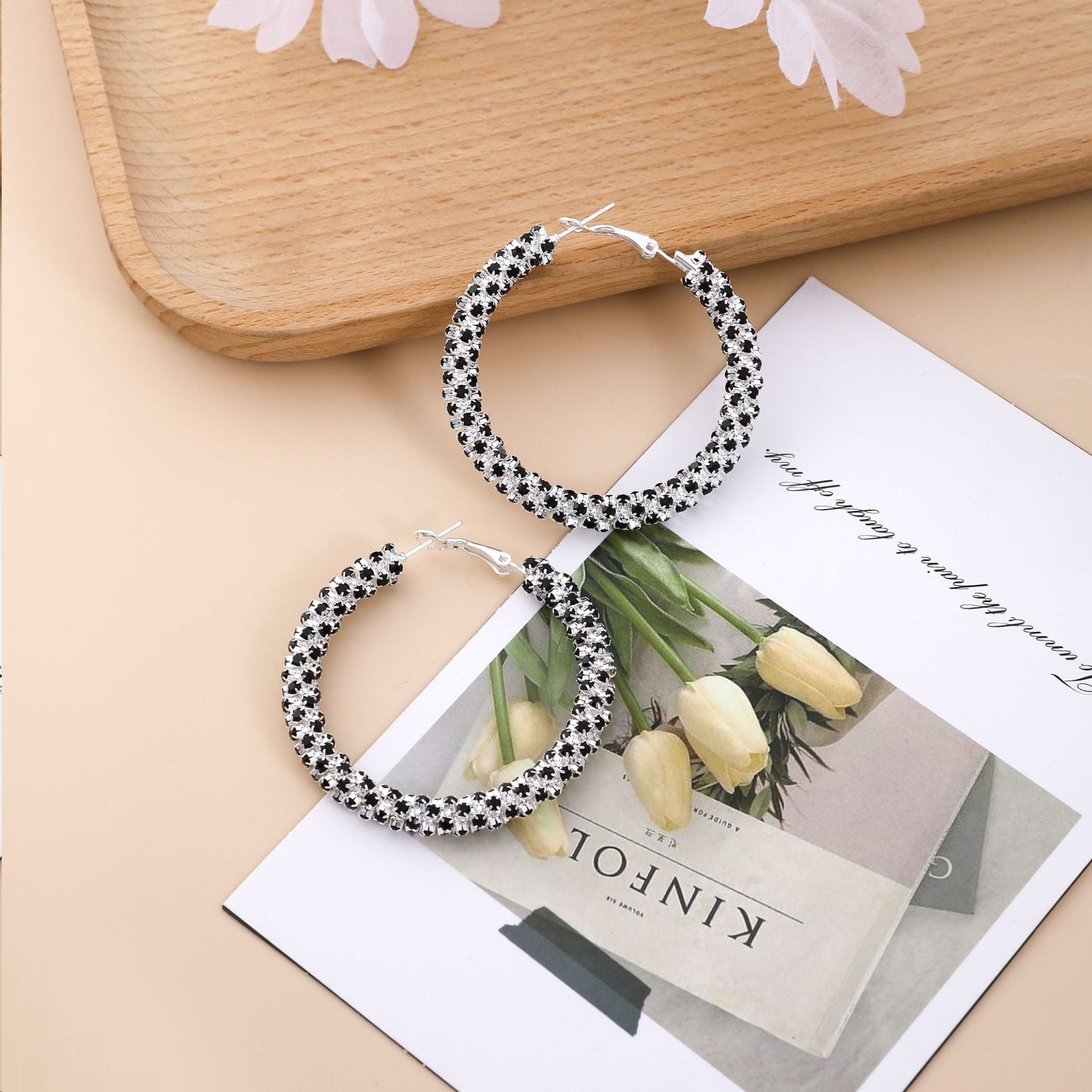 Wholesale Fashion Light Luxury Diamond Large Women's Round Simple Elegant Earrings