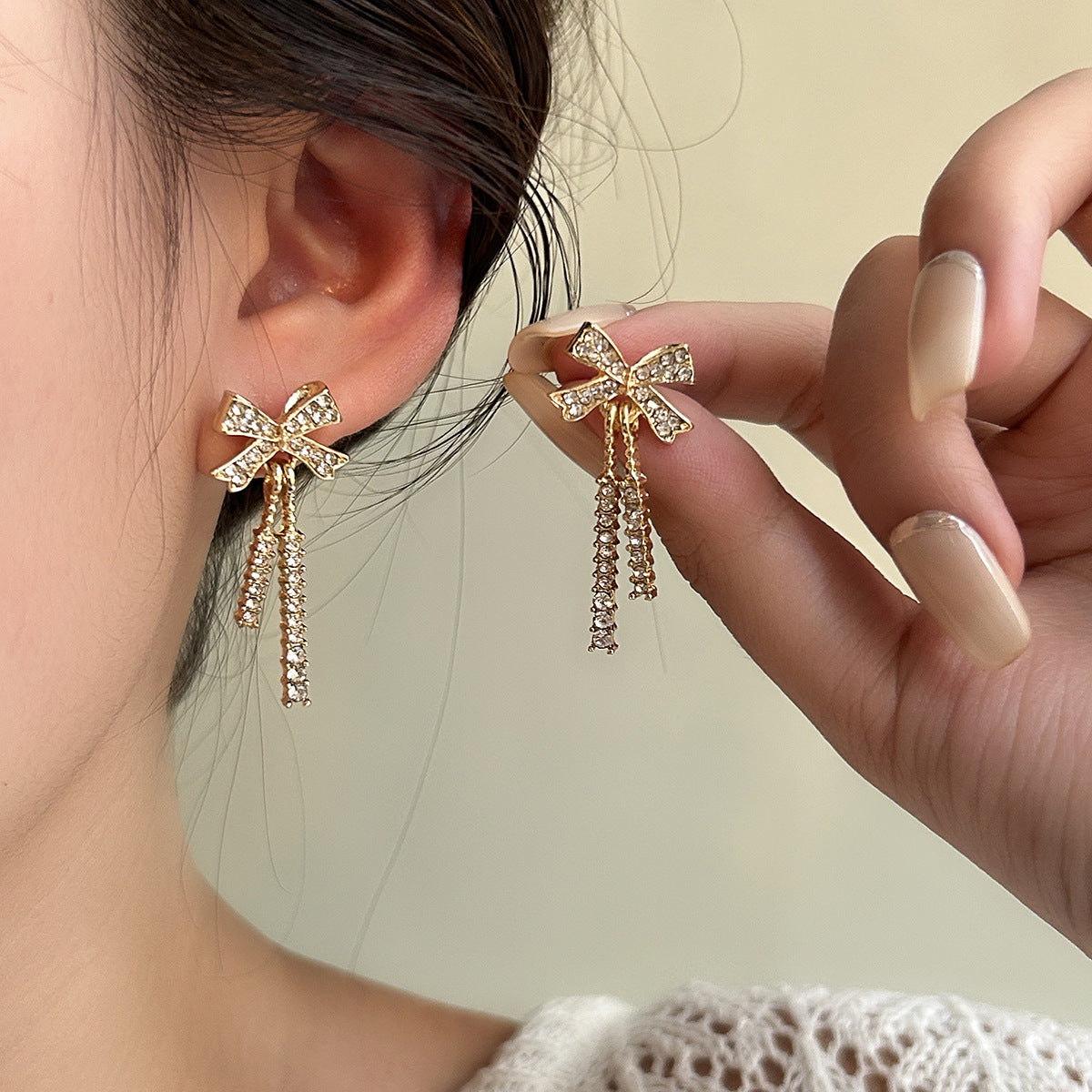 Wholesale Small fresh three-dimensional flower earrings