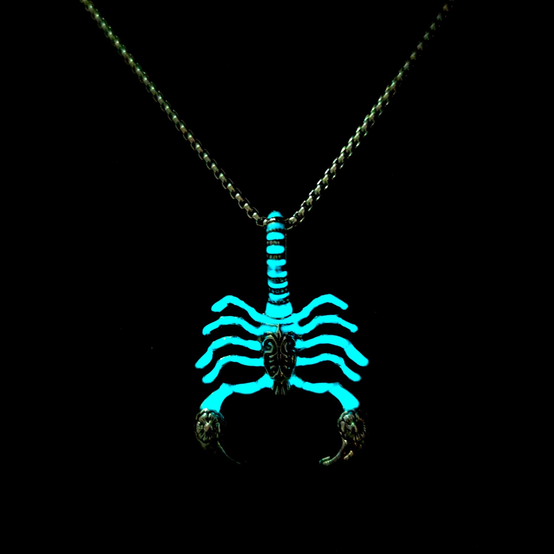 Wholesale Scorpion King Night Light Men' s Necklace