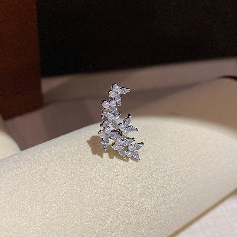 Wholesale Pearl Butterfly Full Diamond No Pierced Alloy Earrings