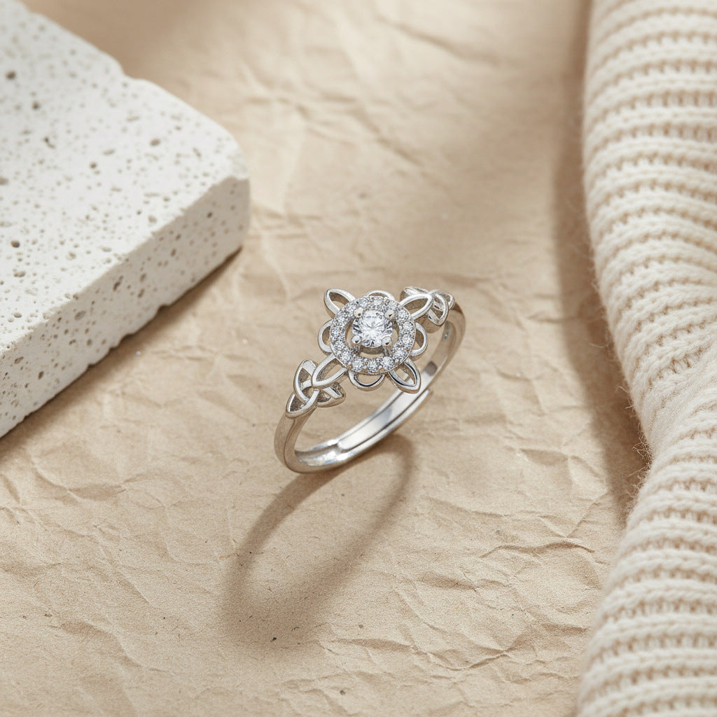 Wholesale Ring for women with a unique light luxury niche