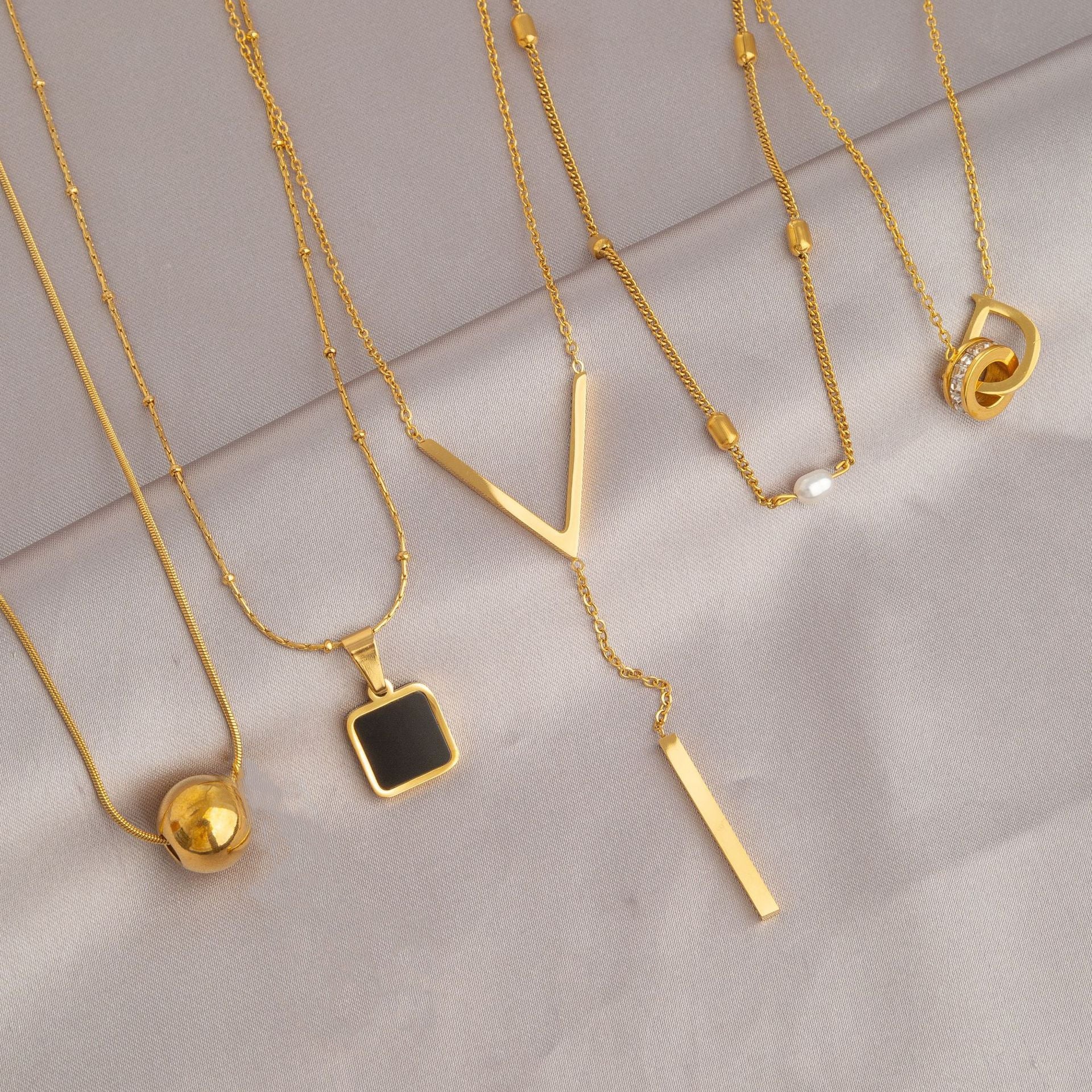 Wholesale Gold Titanium Steel Necklace for Women,  Non-Fading