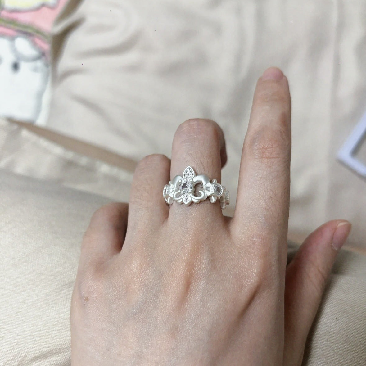 Wholesale Cross Retro White Iris Zircon Open Ring
