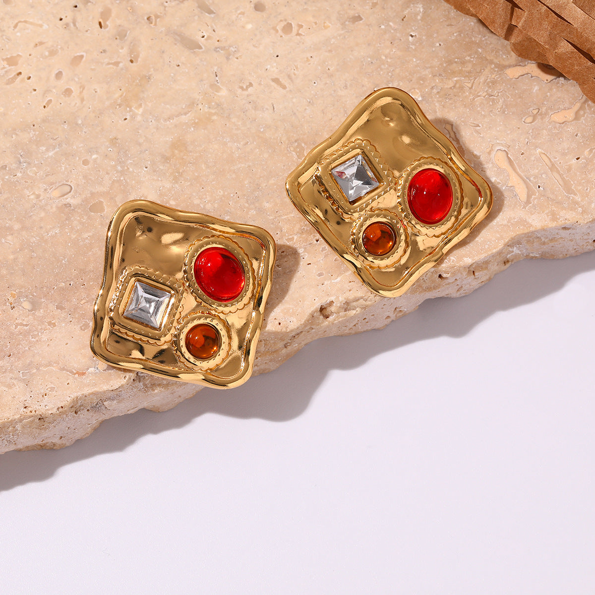 Wholesale Stainless steel stud earrings with diamonds,  light luxury and high-end feel