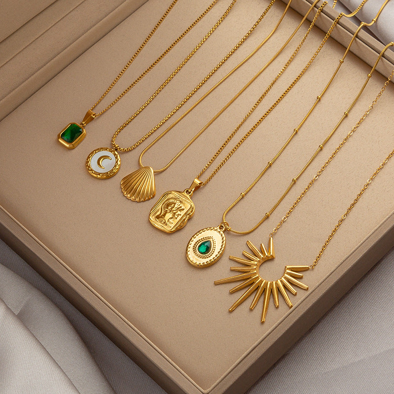 Wholesale  Accessible Luxury Niche Emerald Titanium Steel Necklace Women' s Ins Style