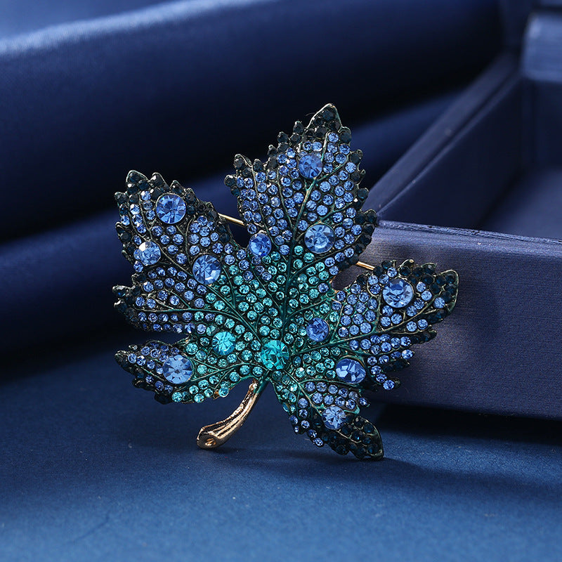 Wholesale Creative Heavy Industry Crystal Maple Leaf Brooch