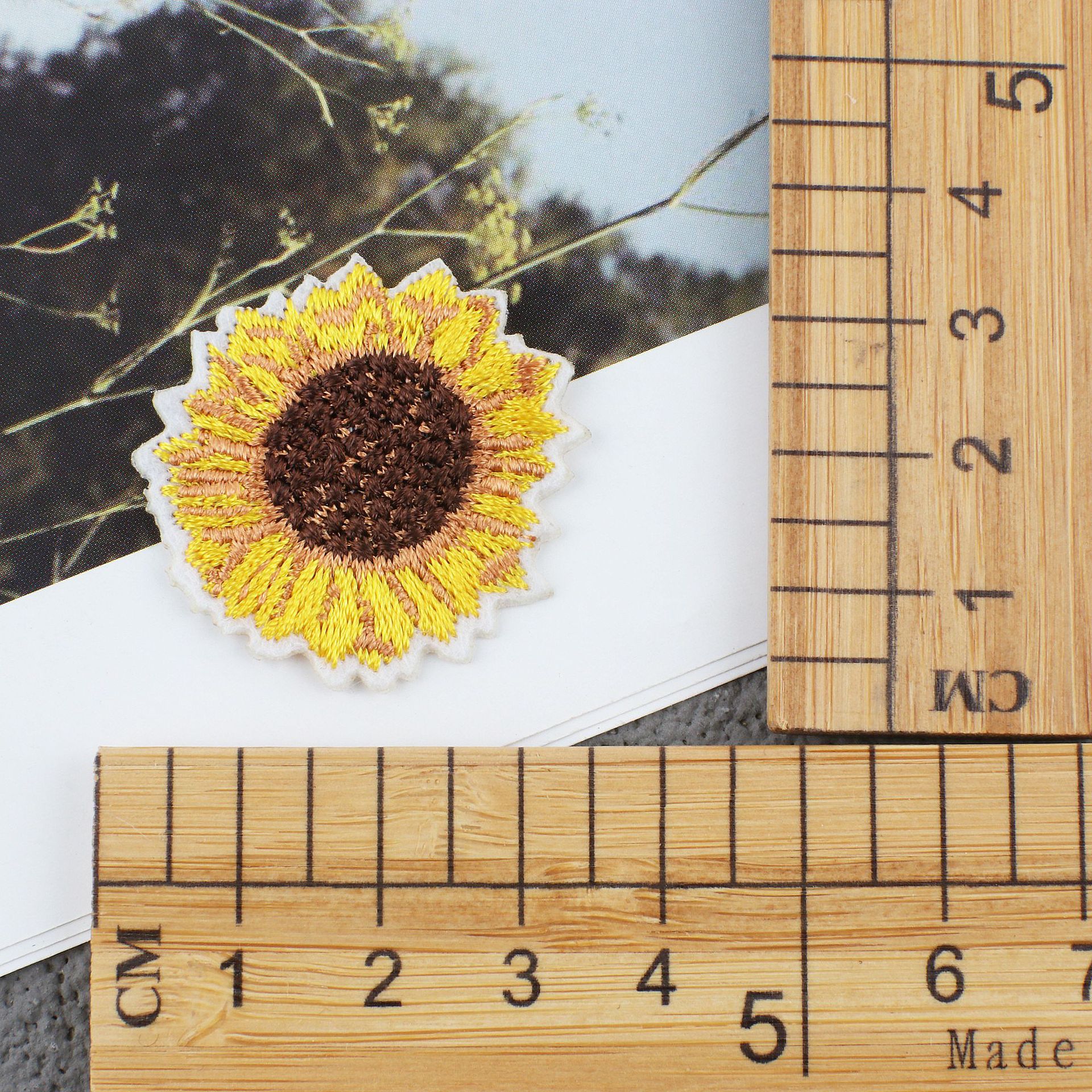 Wholesale Polyester Embroidery Patch Set Sunflower Bee Iron On Clothing DIY Accessory