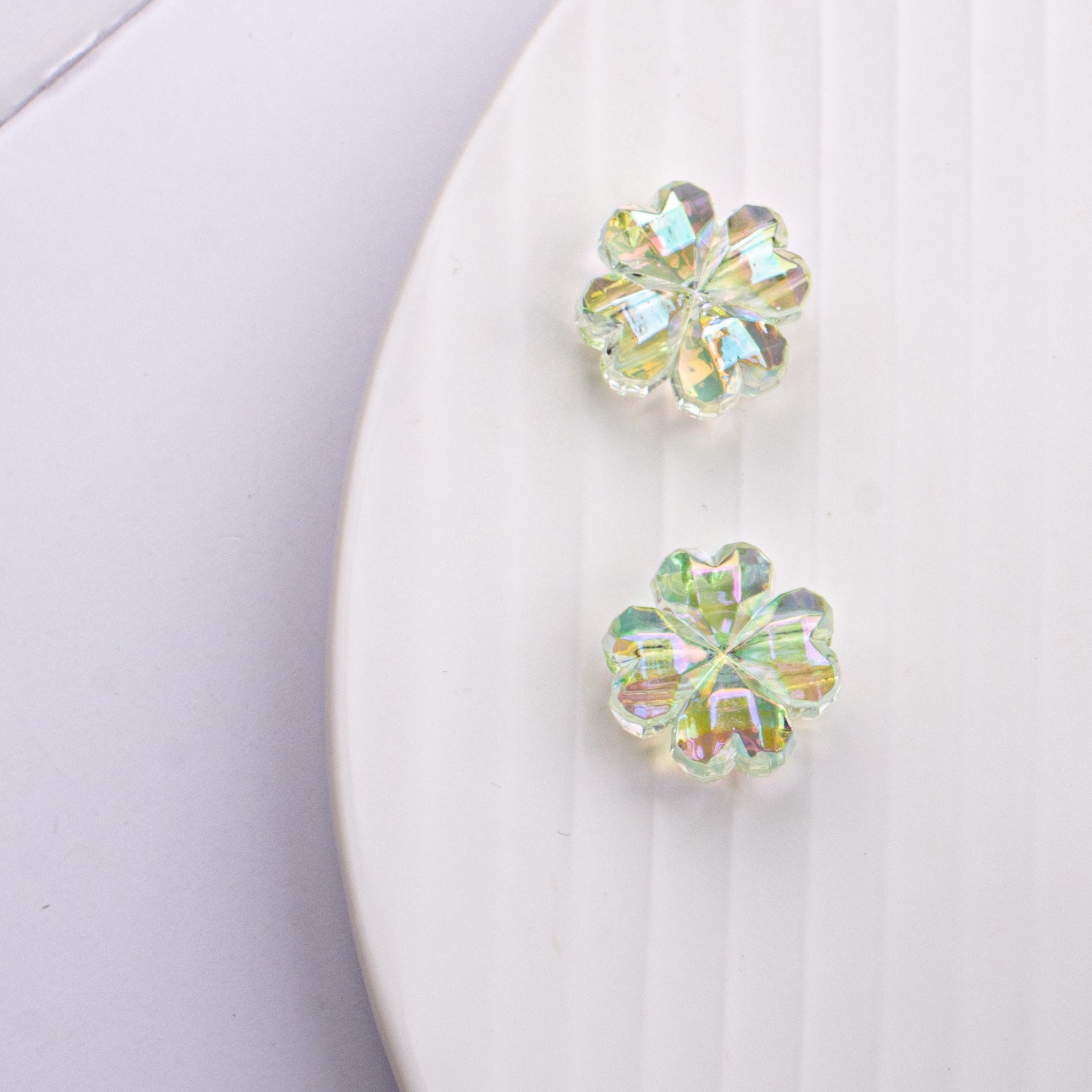 Wholesale 10PCS Beaded Accessories Four-leaf Clover Straight Hole Acrylic Small Loose Beads