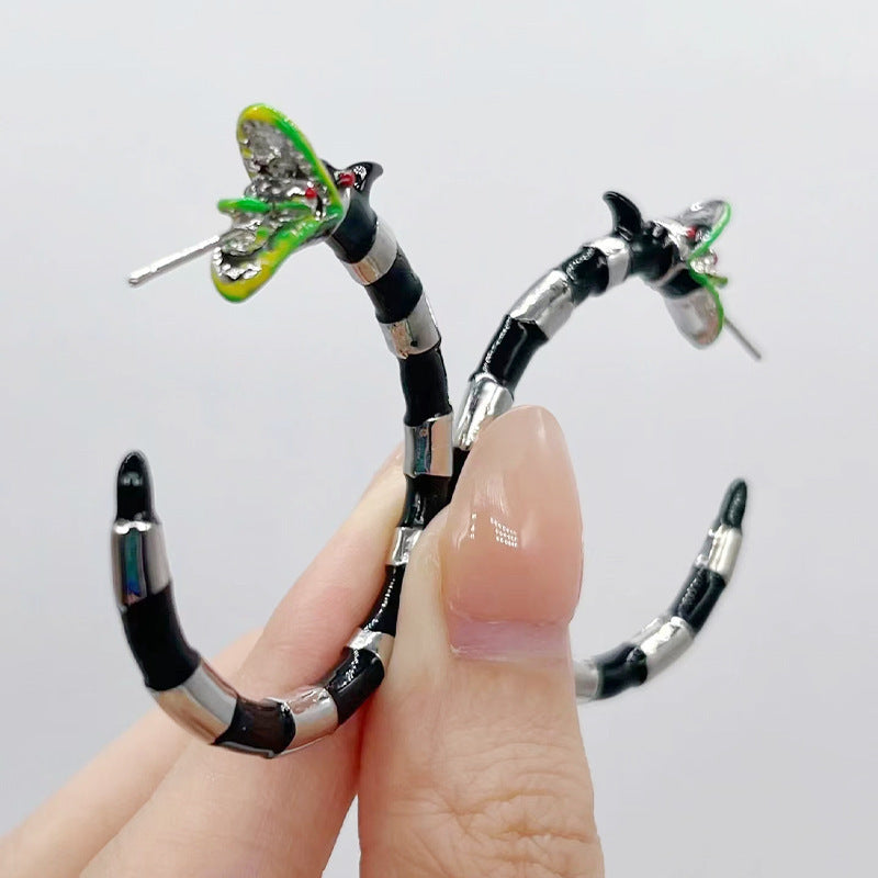 Wholesale The Popular Zodiac Snake Tide Exaggerated Black and White Double Snake Brother Black Wind Earrings