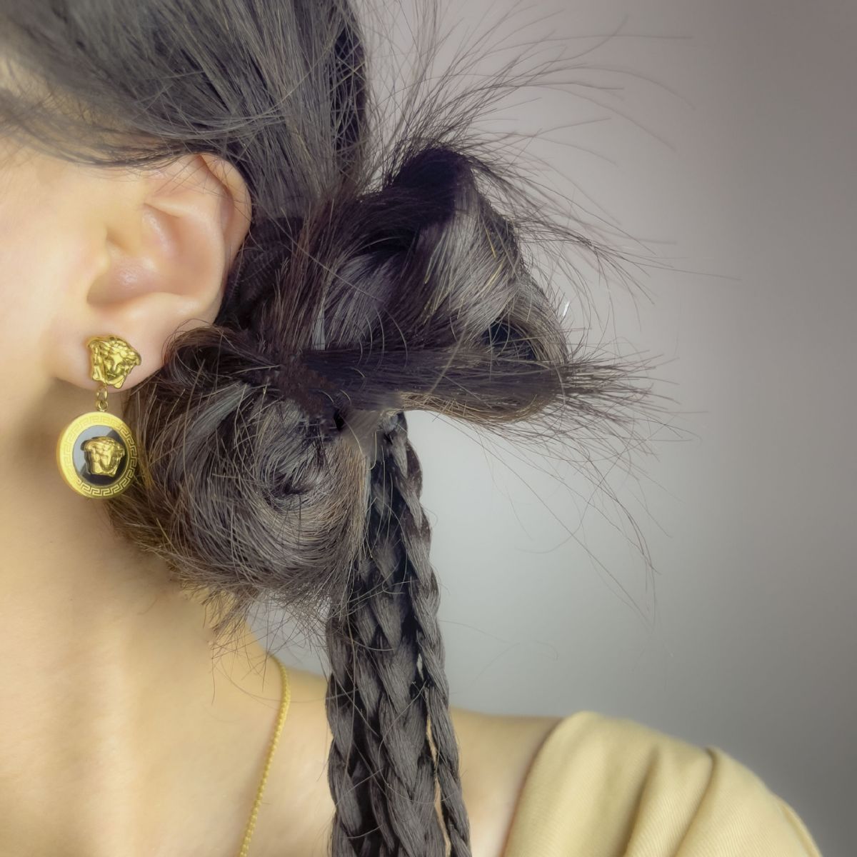 Wholesale Retro High-end Touching Portrait Necklace and Earring Set