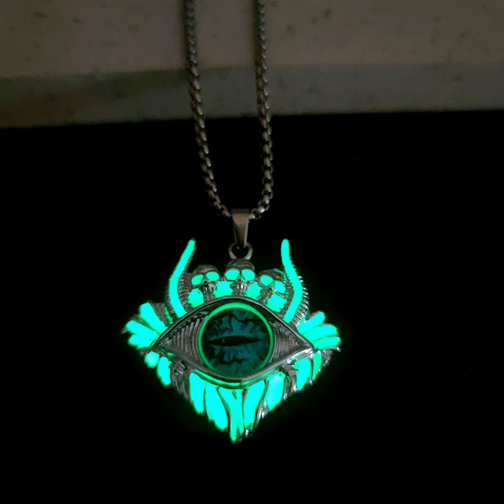 Wholesale Luminous Devil' s Eye Necklace