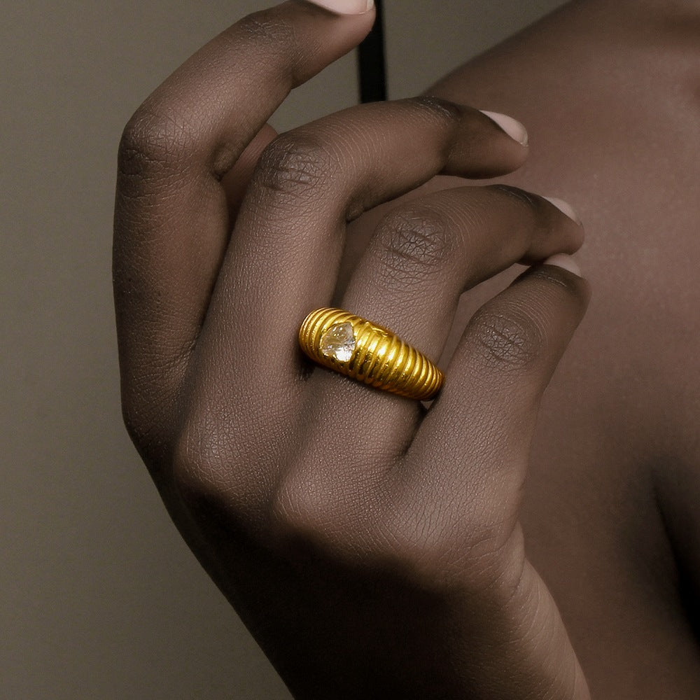 Wholesale Threaded stainless steel heart-shaped zircon ring