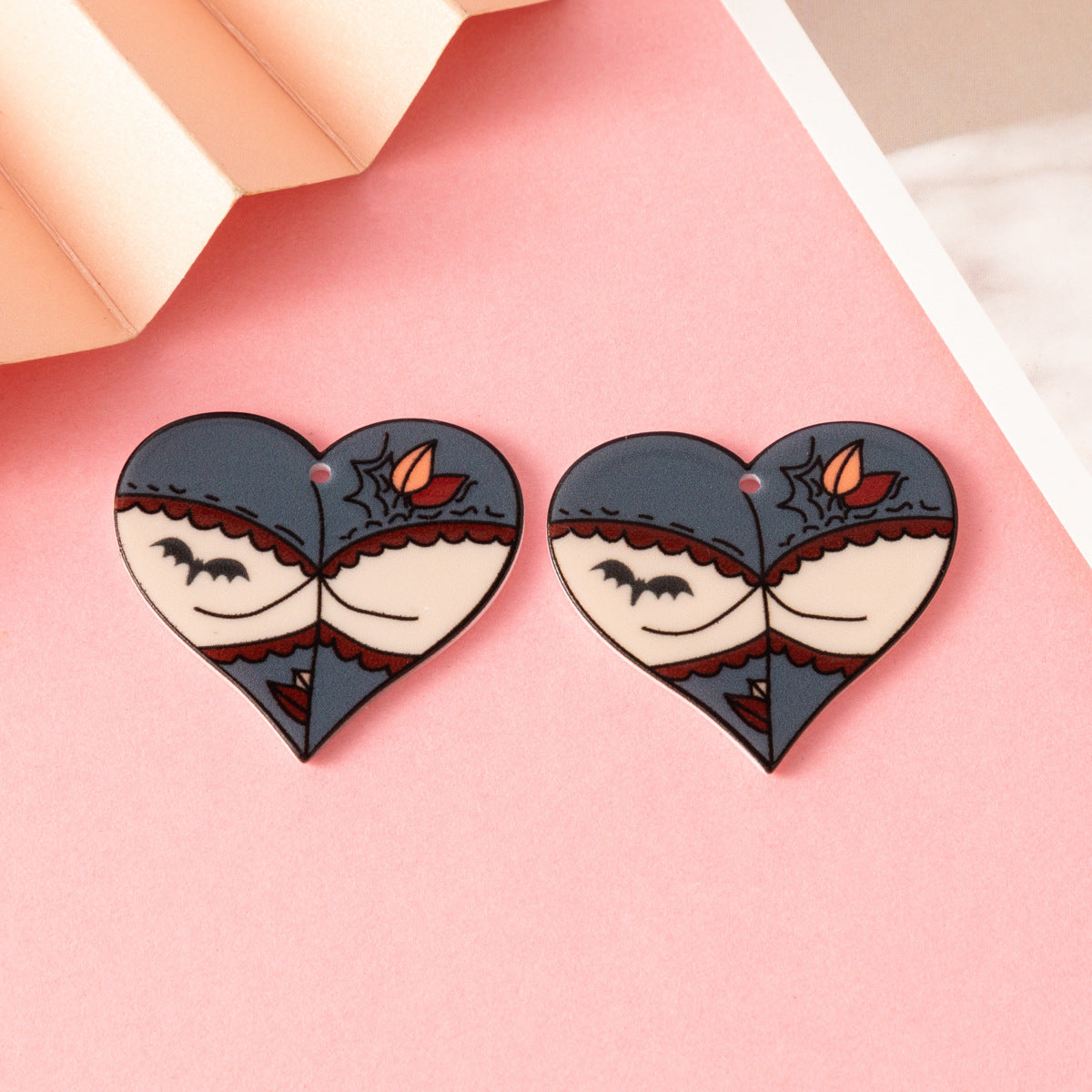 Wholesale 10pcs Halloween DIY Heart-shaped Skull Pattern Fashion Flatback