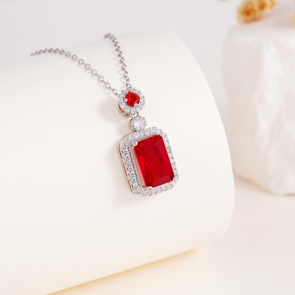 Wholesale Necklace Women' s Perfume Bottle Pendant Stainless Steel Clavicle Necklace