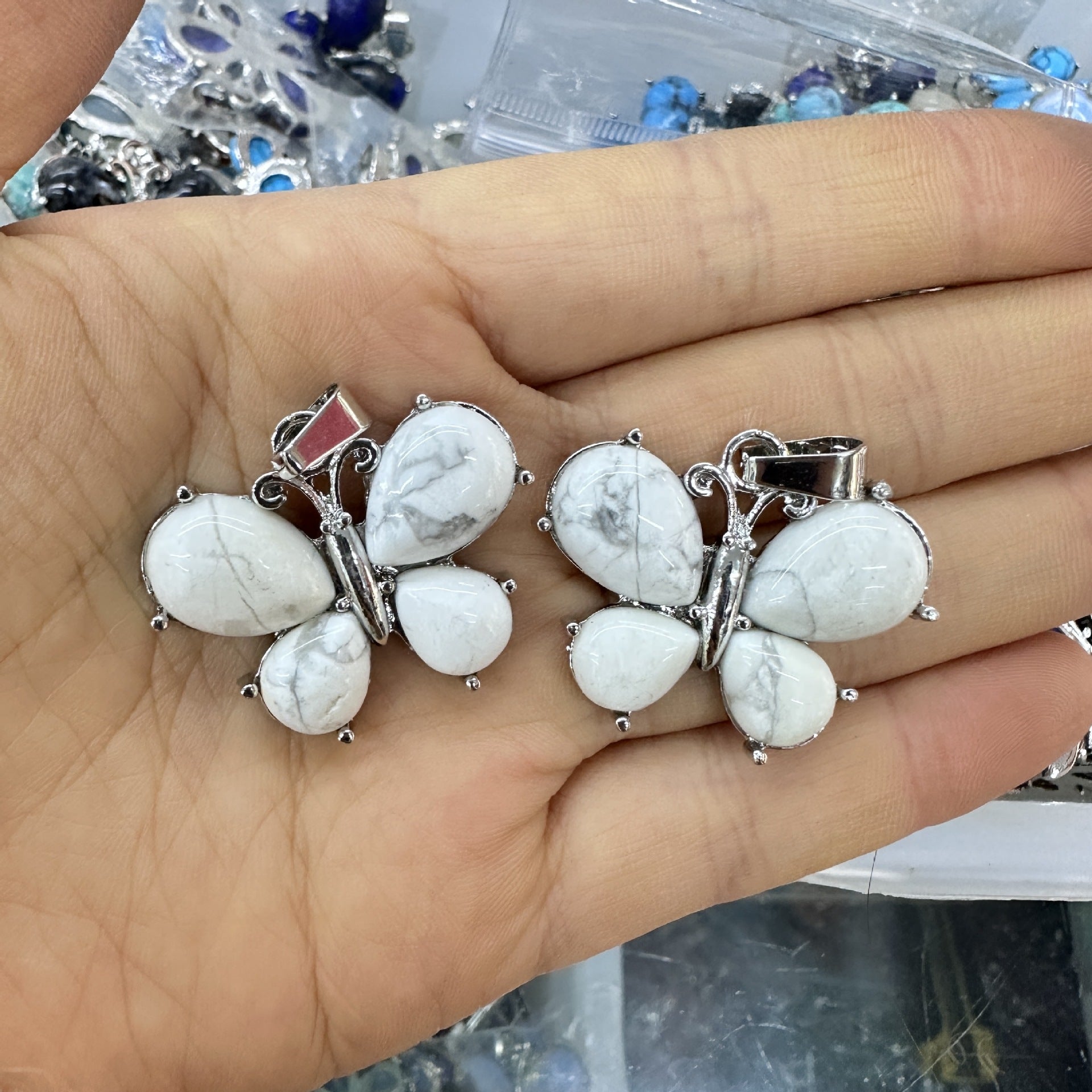 Wholesale Crystal Butterfly Pendant Amethyst Tiger Eye Natural Stone  Necklace