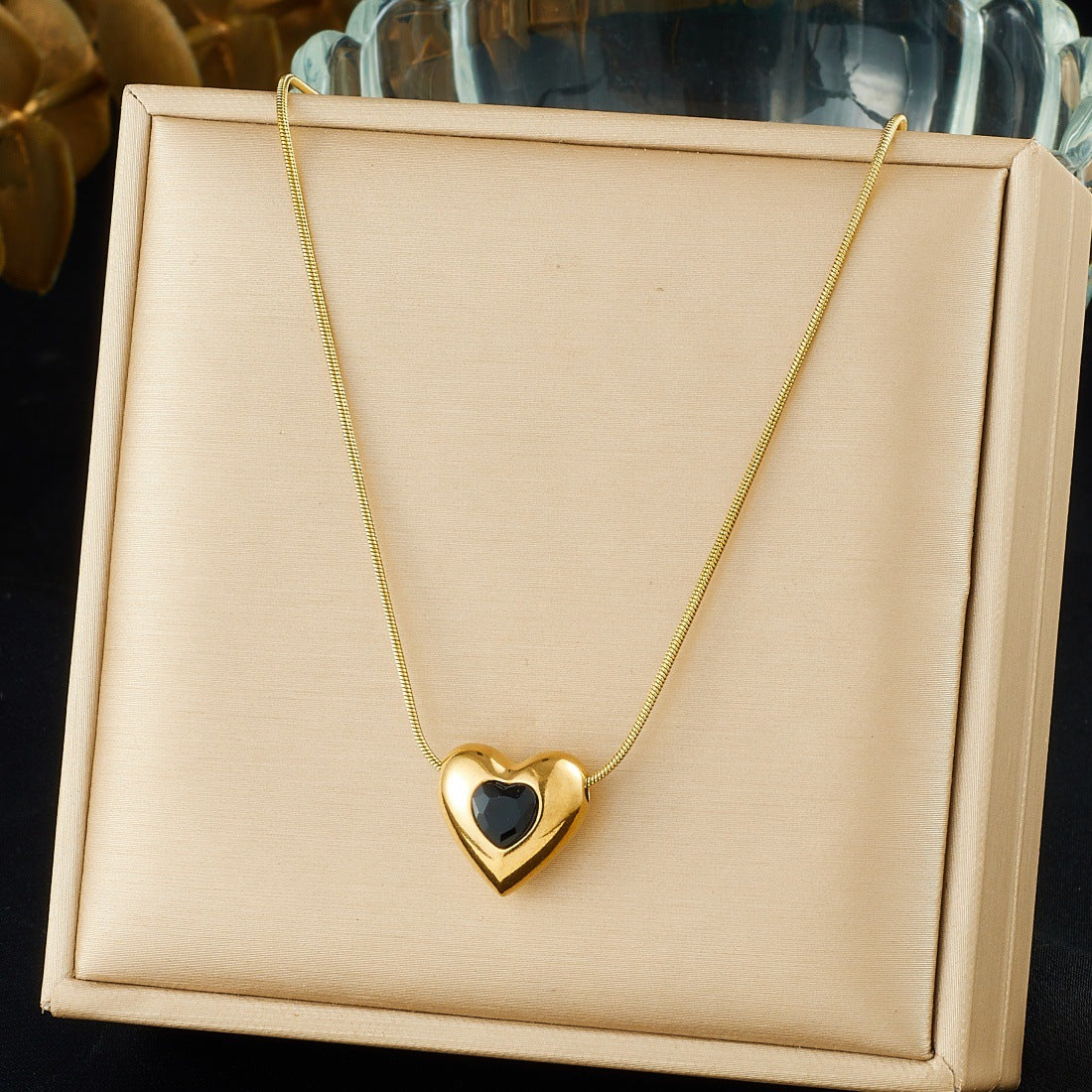 Wholesale Diamond-encrusted heart-shaped stainless steel necklace