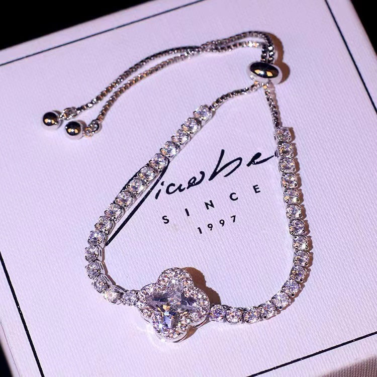 Wholesale Four Leaf Clover Super Flash Micro-Inlaid Zirconia Pull Bracelet