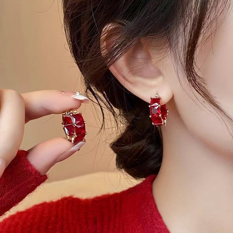 Wholesale Modern Black Zircon Geometric Ear Hoops Electroplated Alloy Fashion Accessory Party Gift Boutique Resale
