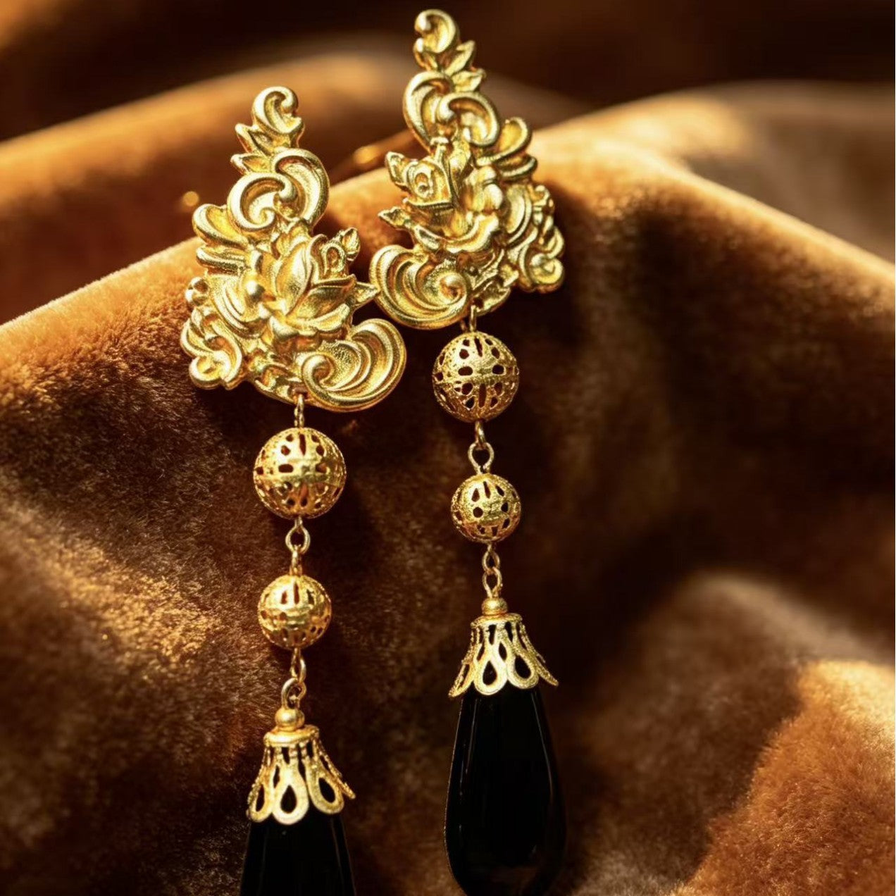 Wholesale Retro Chinese Chic Gold Auspicious Cloud Tassel Earrings Alloy Electroplated Fashion Accessory