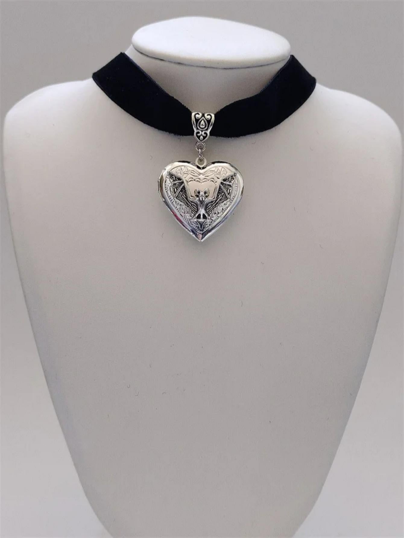 Wholesale Mini Silver Heart Gothic Bat Necklace