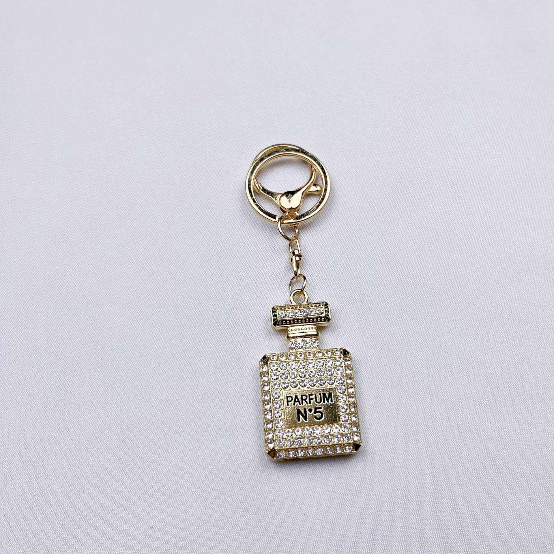Wholesale Creative Diamond Set Fashion Full Diamond perfume Bottle Bag Car Keychains