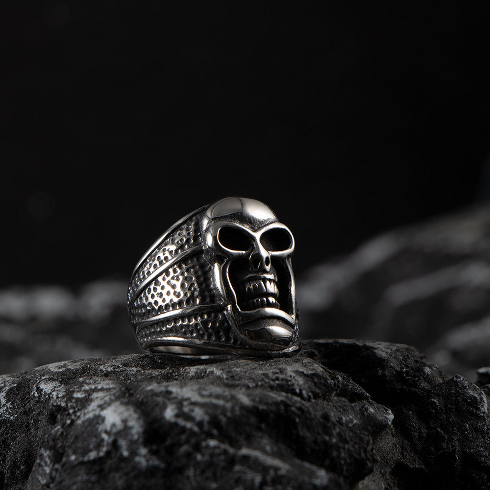 Wholesale  does not fade exquisite punk titanium steel retro skull gift men's raw stainless steel polished ring