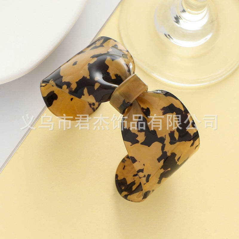Wholesale Exaggerated shiny leopard-print bow resin bracelet