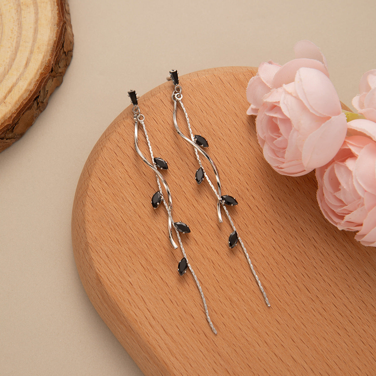 Wholesale Summer style long earrings leaf tassel earrings