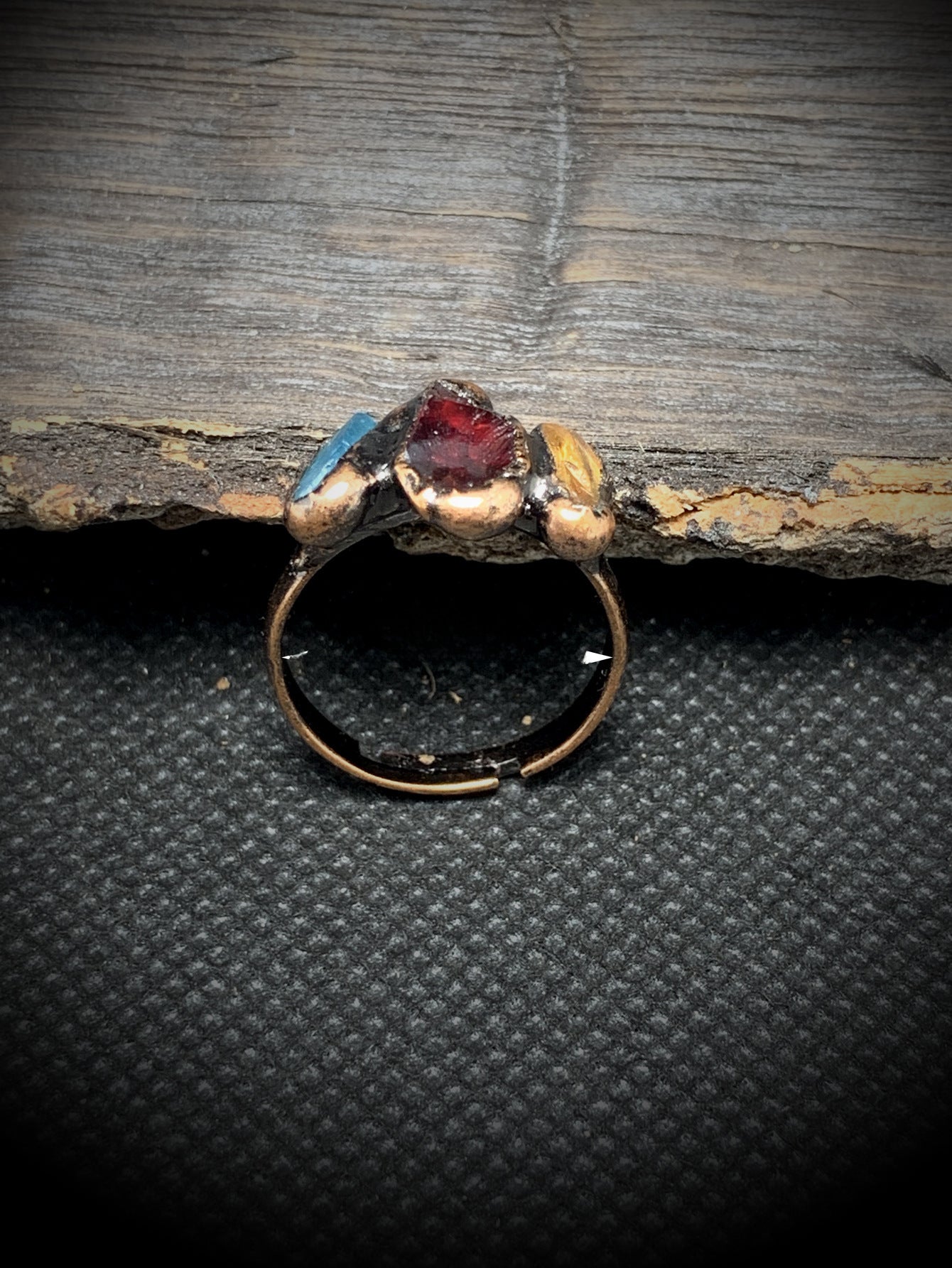Wholesale Three natural stone raw stone bronze ring (stones arranged randomly)