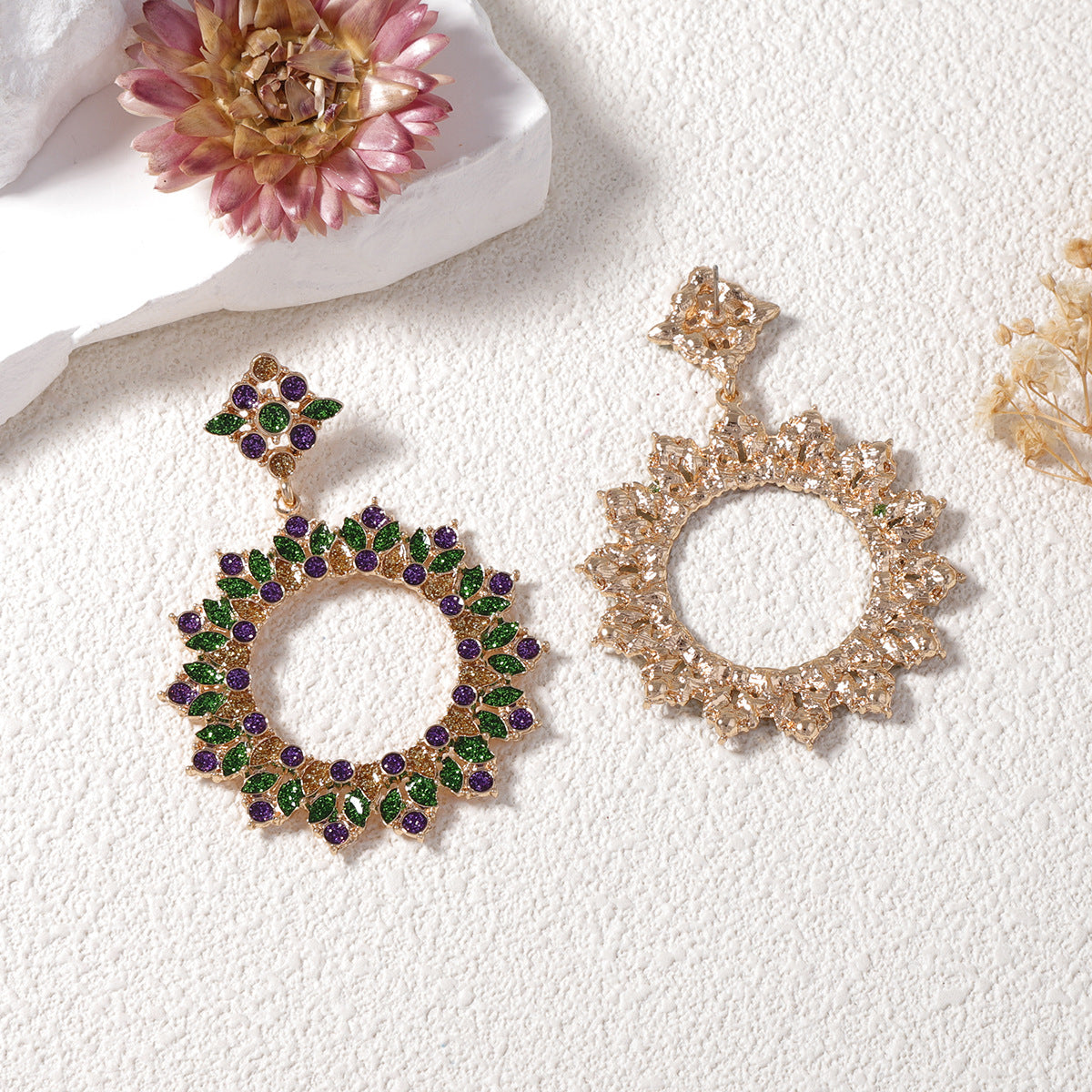 Wholesale Carnival Simple Fashion Alloy Full Diamond Geometric Flower Flower Earrings